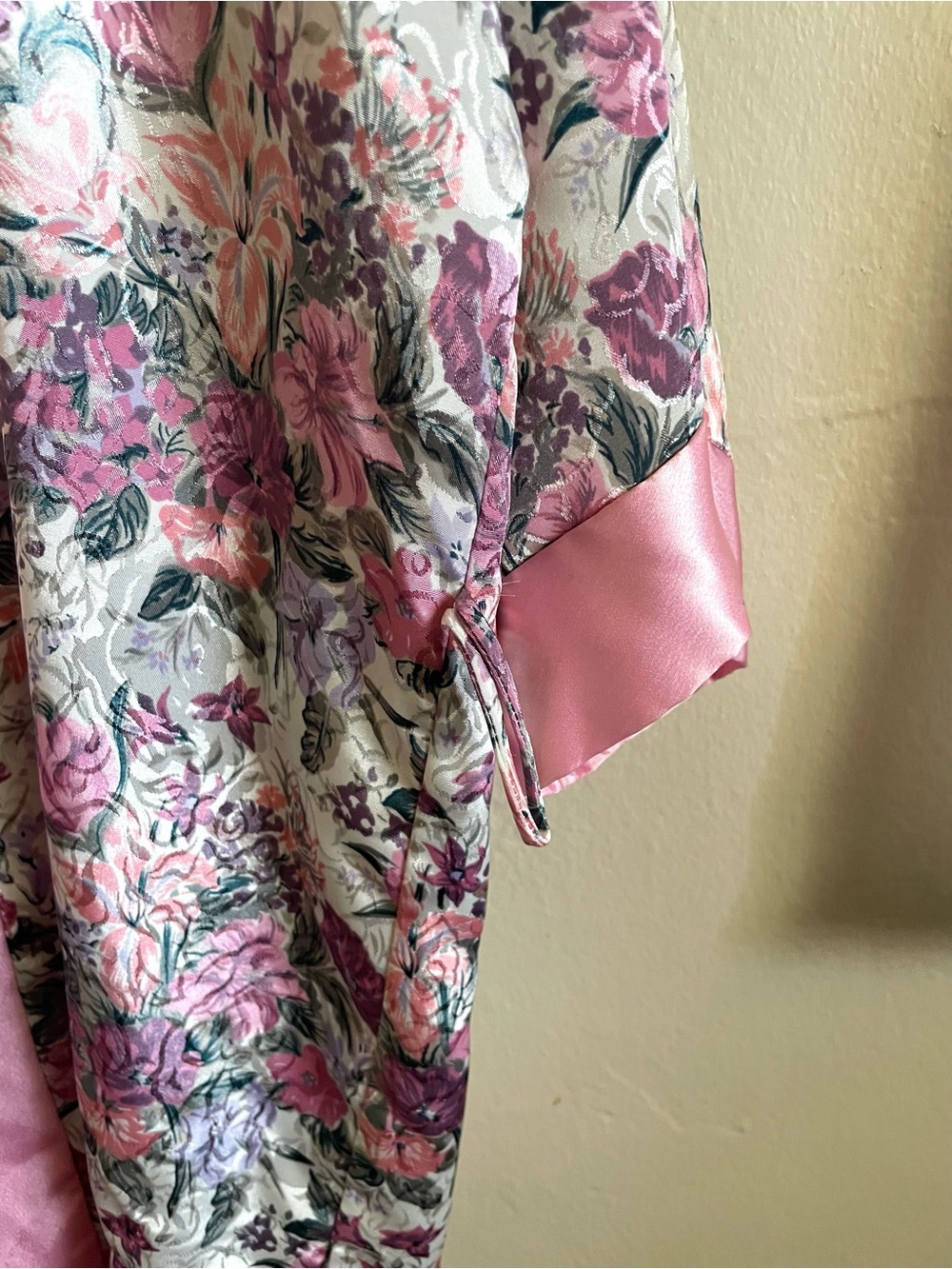 Vintage 90s L.A. Intimates Floral Satin Kimono Robe with Pink Trim - Picture 11 of 13